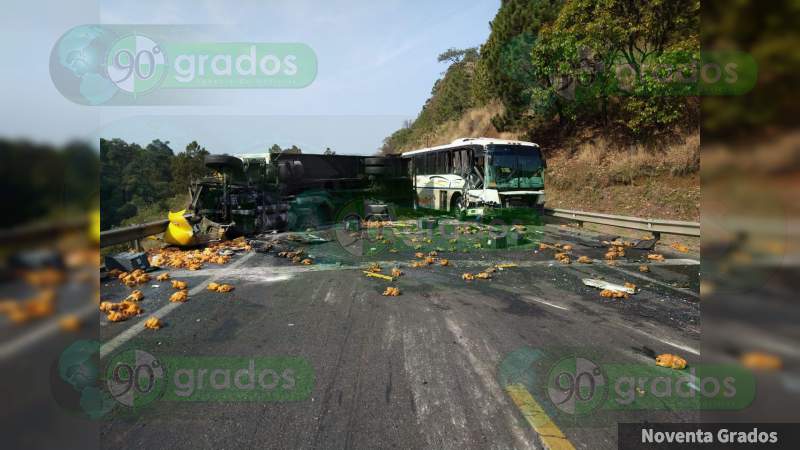 Trágico accidente entre autobús y camión deja un muerto y 5 heridos en