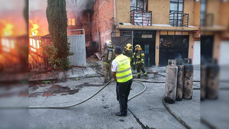 Se incendia vivienda en Morelia Michoacán solo hubo daños materiales