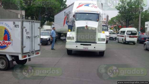 Accidente Vehicular Deja Una Mujer Prensada En Morelia