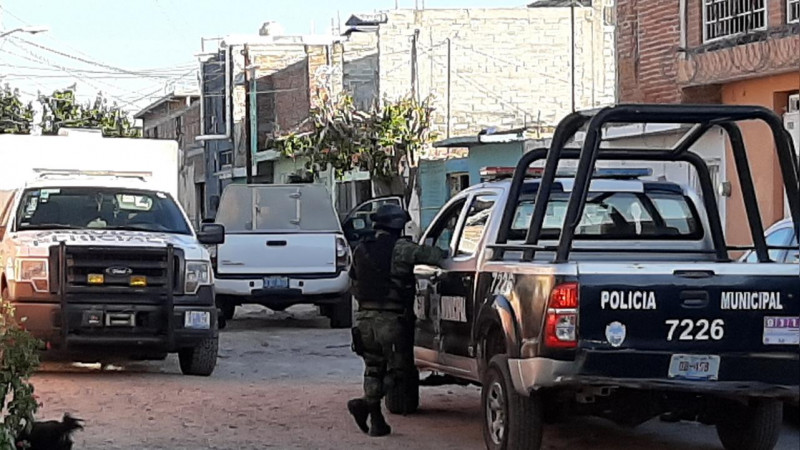 Mueren tres civiles armados y un policía queda herido tras