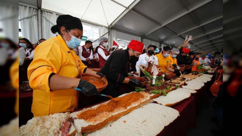 CDMX Alcaldía Venustiano Carranza rompe el récord de la torta más