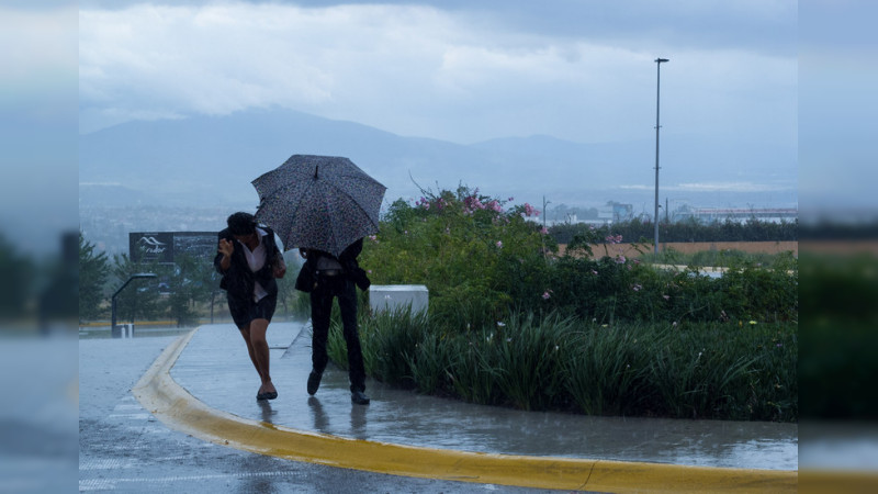 Pronostican lluvias intensas con descargas eléctricas y granizadas en