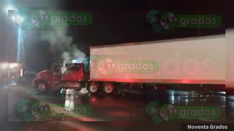 Se Roban Tr Iler En Uruapan Michoac N Y Le Prenden Fuego