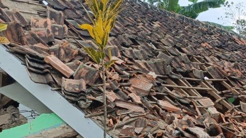 Sismo En Indonesia Deja 4 Muertos 5 1 Fue La Magnitud