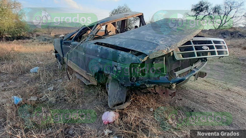 Aparatosa volcadura en la Galindo Amealco en Querétaro deja 2 heridos