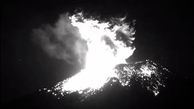 Volcan Popocatépetl registra tres explosiones con material