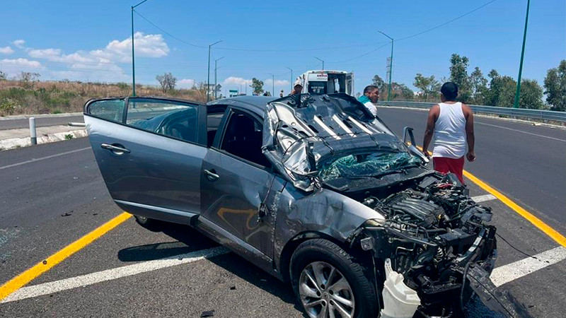 Se registra aparatoso accidente en el Ramal Camelinas de Morelia Michoacán