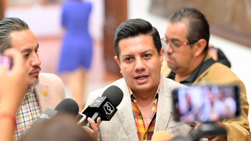 Diputado Oscar Escobar criticó que legisladores quieran prolongar