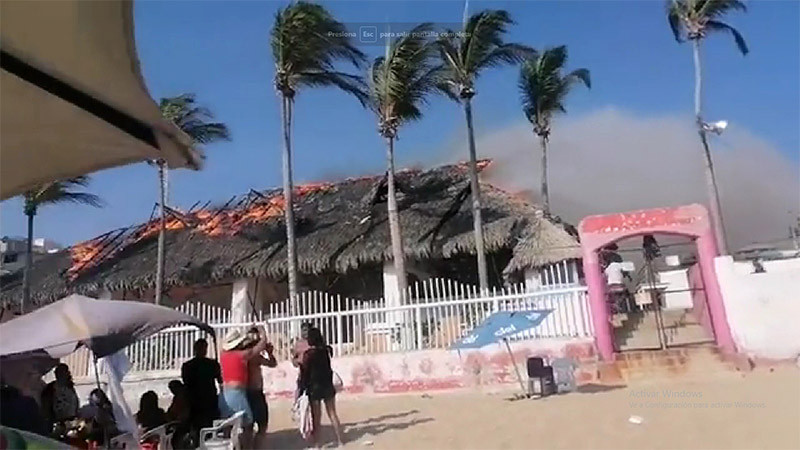 Se Registra Incendio En Balneario De Acapulco Guerrero