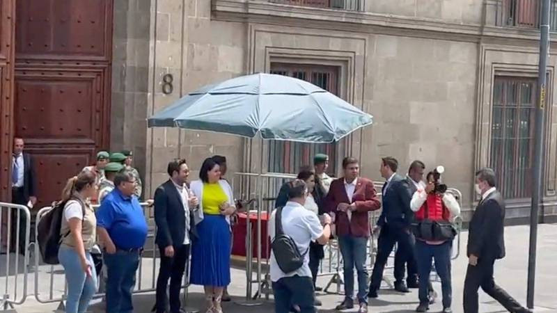 Gobernadores de Morena arriban a Palacio Nacional para sostener reunión