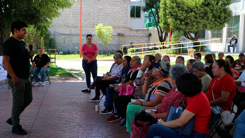 En la Estancia del Adulto Mayor se impartió curso taller para la