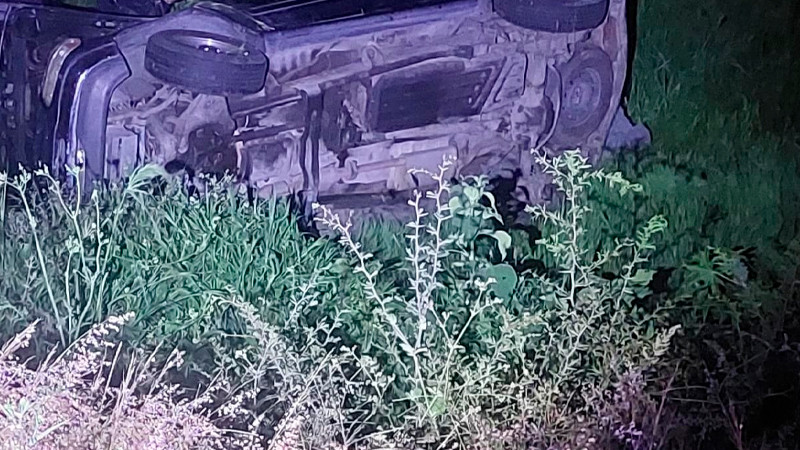 Michoac N Localizan Veh Culo Volcado Y Abandonado Sobre La Carretera