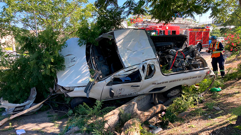 Aparatosa Volcadura De Una Camioneta En Paseo De La Rep Blica En Quer Taro