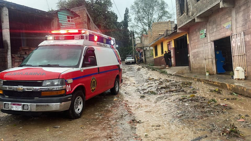 Fuertes lluvias dejan afectaciones en viviendas y calles de Zitácuaro