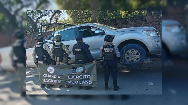 En Apatzingán Michoacán decomisan armamento equipo táctico y vehículo