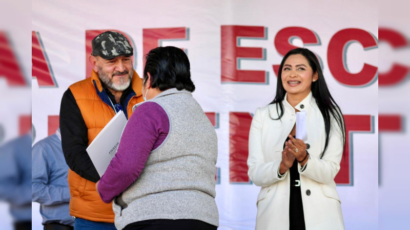 Entrega Araceli Saucedo Reyes Escrituras A Familias Del Fraccionamiento