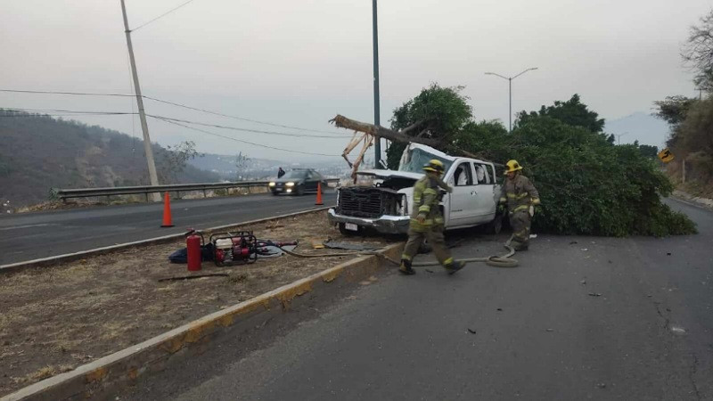 Morelia Michoac N Chocan Con Su Camioneta En La Morelia Mil Cumbres