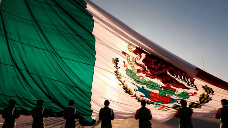 Amlo Garantiza Que Si Se Izar Bandera Monumental En El Z Calo Durante