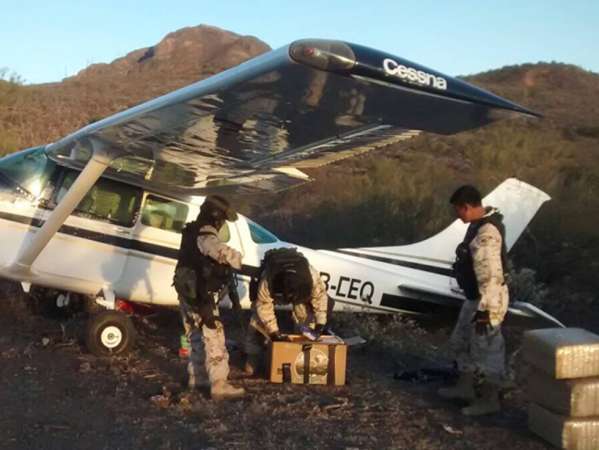 Aseguran avioneta con más de 350 kilos de droga en Sonora