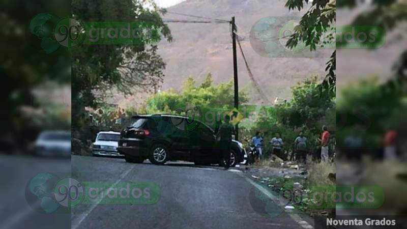 Acribillan a Comandante de la Policía Municipal de Apatzingán y su esposa: En 2018 mataron a su hermano, también jefe de Policía - Foto 0 