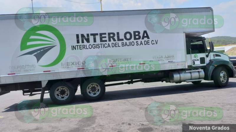 Tráilero es localizado sin vida en el camarote de su camión en la Autopista Siglo XXI