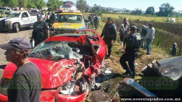 Mujer resulta prensada tras chocar en Los Reyes, Michoacán - Foto 4 