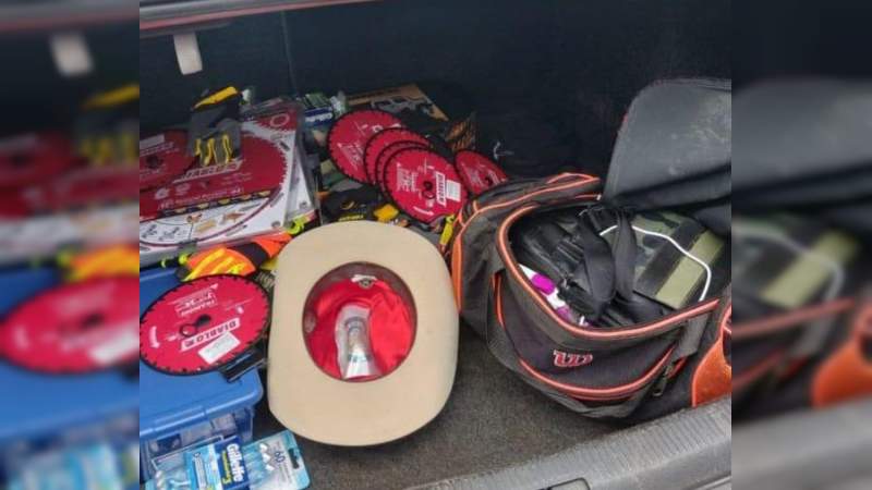 Detienen a dos sujetos que quisieron robar en Home Depot de Morelia, Michoacán