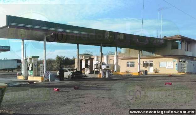 Incendian gasolinera en Jiquilpan, Michoacán - Foto 0 