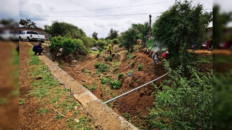 Avanza con construcción de puente peatonal en Tacícuaro, en Morelia, Michoacán