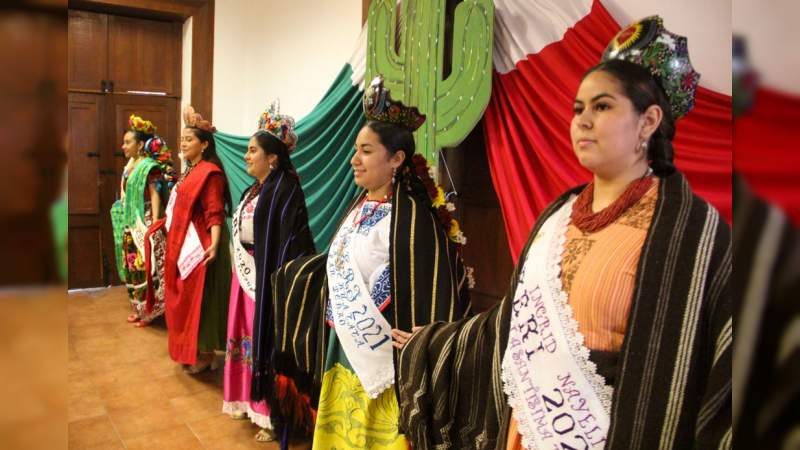 Gran éxito en la "Pasarela de Rebozos 2021" en Uruapan, Michoacán