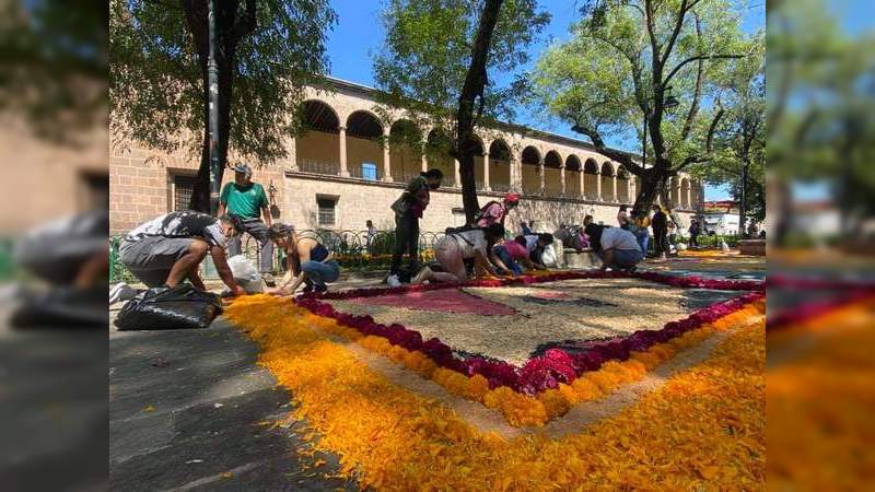 En Morelia, Michoacán, el Centro Histórico se llenó de altares