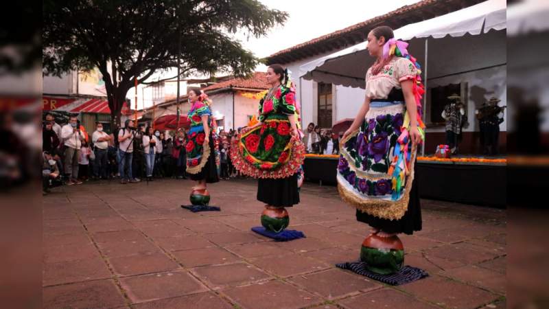 Grupo Erandi engalanó 14º Festival de Velas de Uruapan