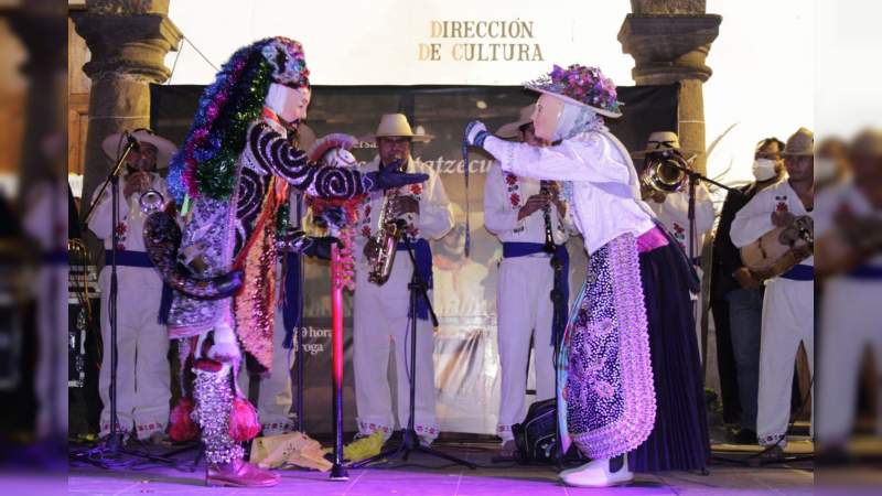 Noche de Ánimas se lleva con éxito en Pátzcuaro