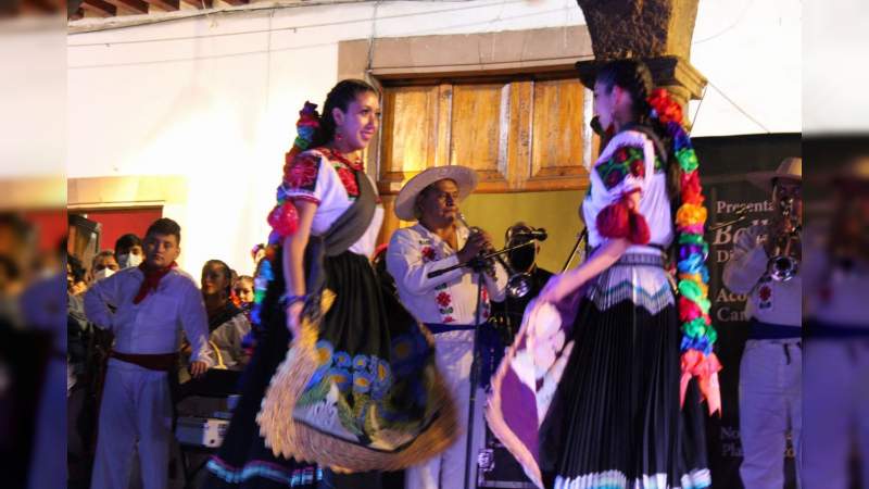 Noche de Ánimas se lleva con éxito en Pátzcuaro