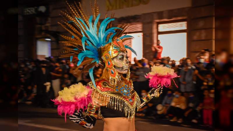 Desfile de Catrinas corona exitoso programa de Día de Muertos en Morelia