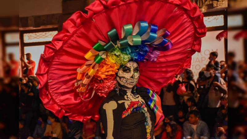 Desfile de Catrinas corona exitoso programa de Día de Muertos en Morelia