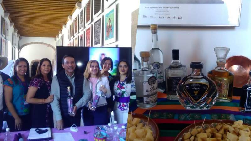 Se trazará ruta de impulso a la industria del mezcal michoacano: Roberto Monroy 