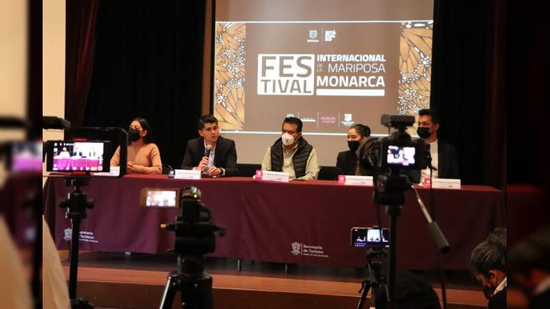 En puerta 1er Festival Internacional de la Mariposa Monarca en Zitácuaro