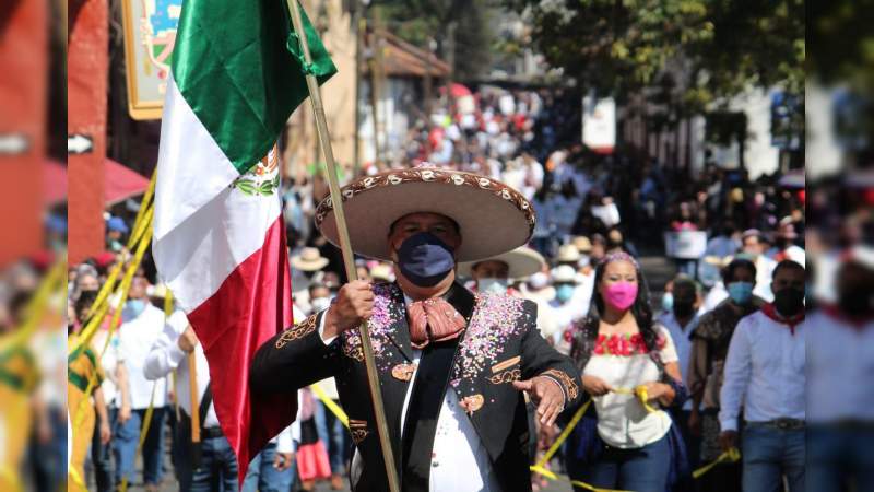 Realizan desfile en Pátzcuaro por el CXI Aniversario de la Revolución Mexicana  