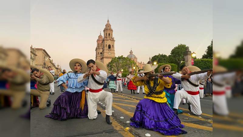 Adelitas, revolucionarios y corridos de la época, llegaron a la Plaza de Armas de Morelia