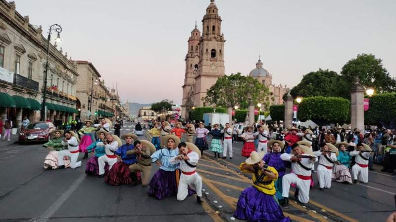 Adelitas, revolucionarios y corridos de la época, llegaron a la Plaza de Armas de Morelia