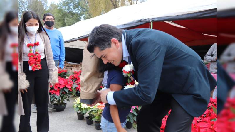 Inaugura Toño Ixtláhuac 6a Feria de la Nochebuena en Toluca