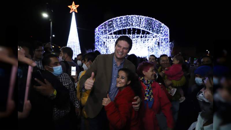 2.8 millones de luces navideñas hacen brillar a Morelia