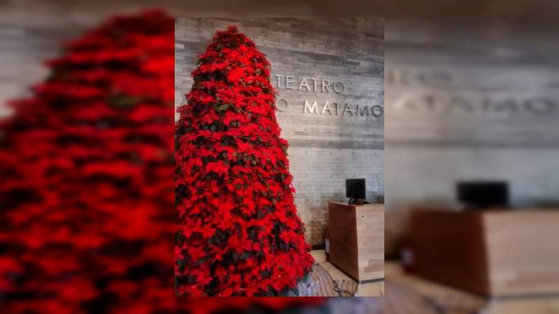 El Teatro Mariano Matamoros te da la bienvenida a Villancikua con cientos de plantas de Nochebuena  