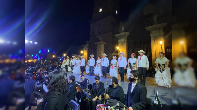 Con música, danza y un espectacular encendido de Catedral, Morelia celebra 30 años de Ciudad Patrimonio 