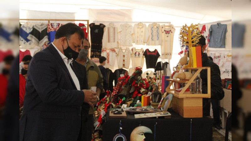 Realizan Expo-Venta Artesanal Navideña en Pátzcuaro