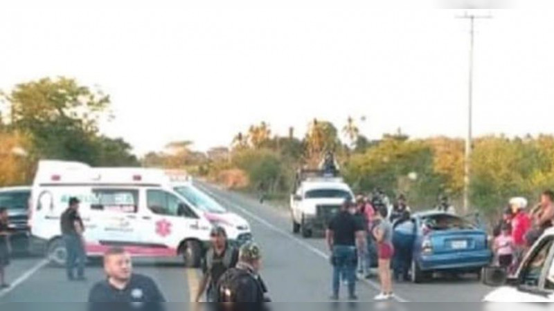 Mueren tres personas en accidente en Coahuayana, Michoacán  