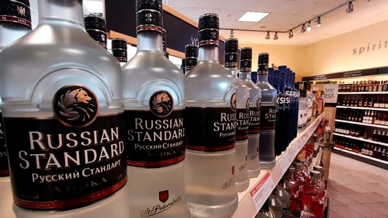 Cadena de supermercados “eliminará” marcas de vodka hechos por Rusia 