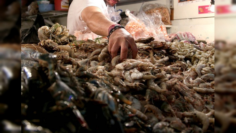 Secretaria de Salud de Michoacán invita a la población a tener precauciones  al comprar mariscos durante esta temporada