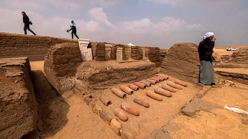 Descubren en Egipto 5 tumbas faraónicas en la necrópolis de Menfis, en Saqqar 